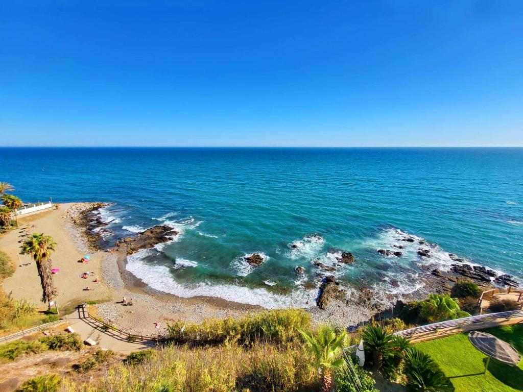 Fotografia z galérie ubytovania PINTA BEACH HOUSE Dúplex con vistas panorámicas v destinácii Málaga