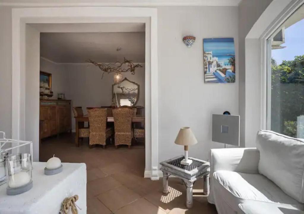 Posedenie v ubytovaní Seaside Villa