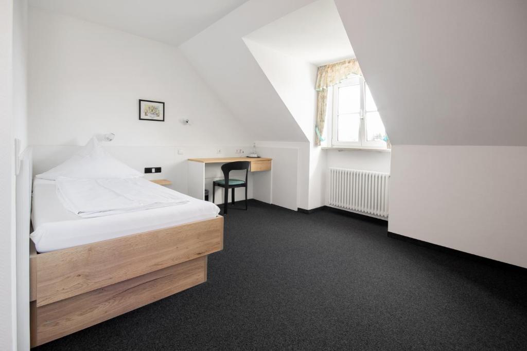 Postel nebo postele na pokoji v ubytování Gasthof Linde - Hotel Blum