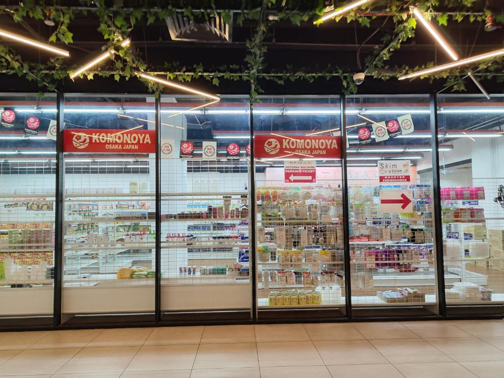 Supermarket nebo jiné obchody v  apartmánu nebo okolí