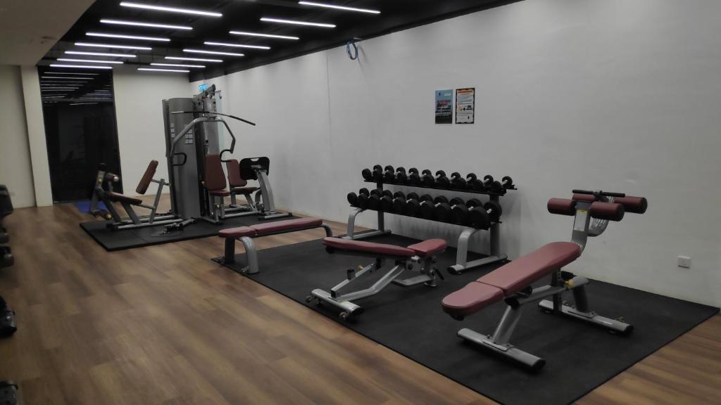 Fitness centrum a/nebo fitness zařízení v ubytování Comfy Studio Kuching