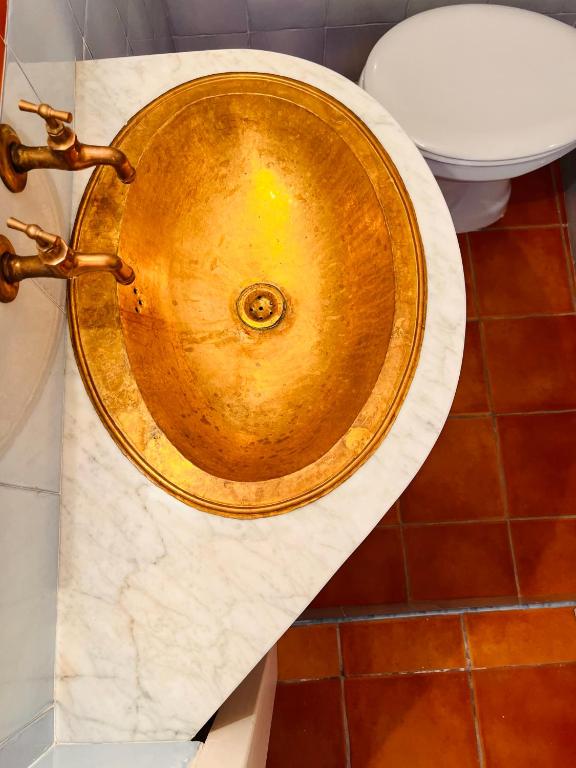 A bathroom at La bella vista