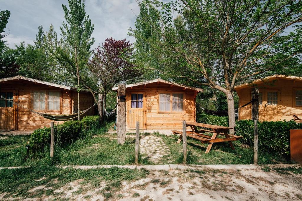 Slow Life Camping Venta del Moro - Bungaló Familiar
