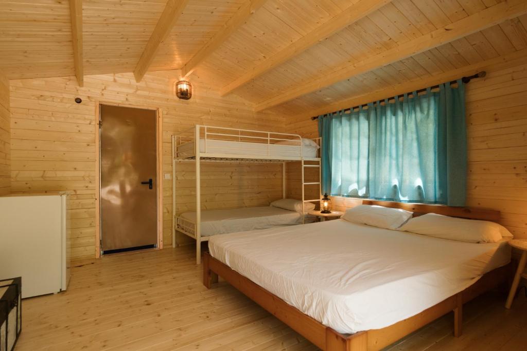 Slow Life Camping Venta del Moro, Venta del Moro ...