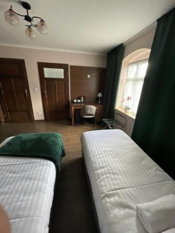 Postel nebo postele na pokoji v ubytování Agroturystyka Siekierczyn 249 - Lubań 7 km, Zgorzelec 15 km