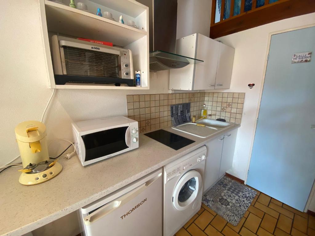 Kuchyňa alebo kuchynka v ubytovaní Maisonnette hameau des pins