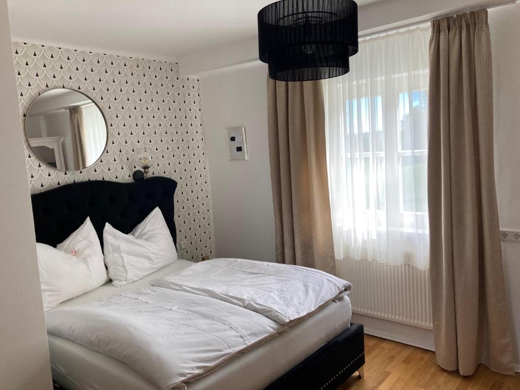 Postel nebo postele na pokoji v ubytování SternenHimmel - Romantik Zimmer !klimatisiert!