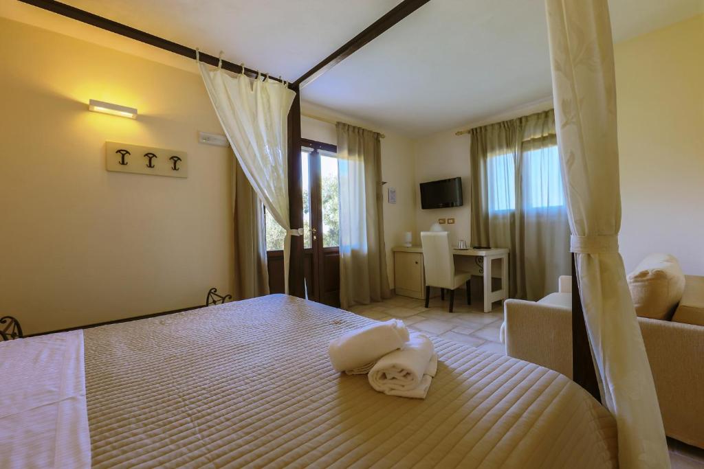 Łóżko lub łóżka w pokoju w obiekcie Corte Di Ferro Hotel & Wellness Resort
