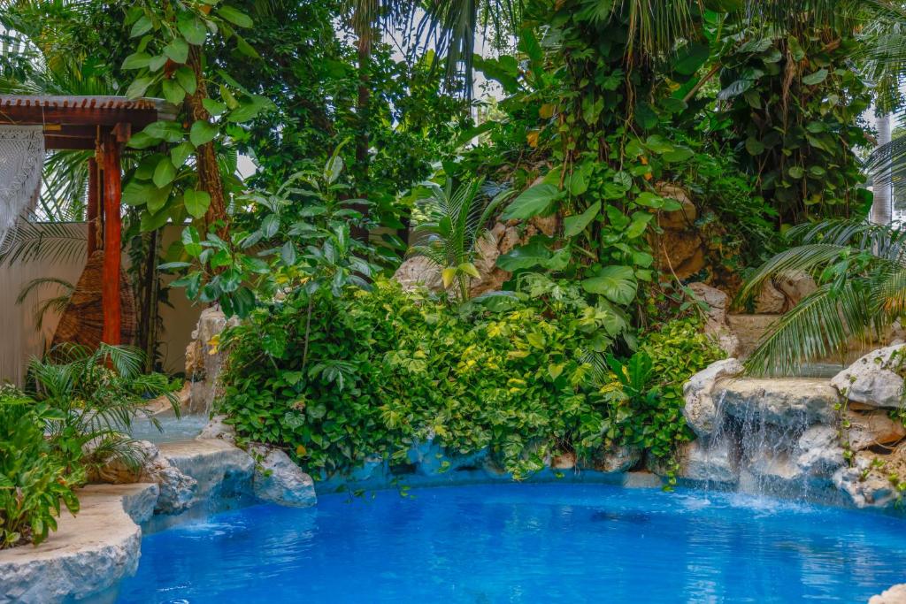 Bazén v ubytování Hotel Hulku nebo v jeho okolí