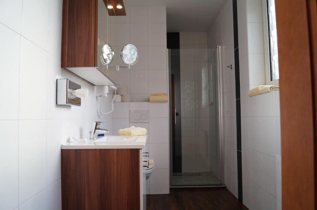 Een badkamer bij All Inclusive Hotel Sonnenhügel