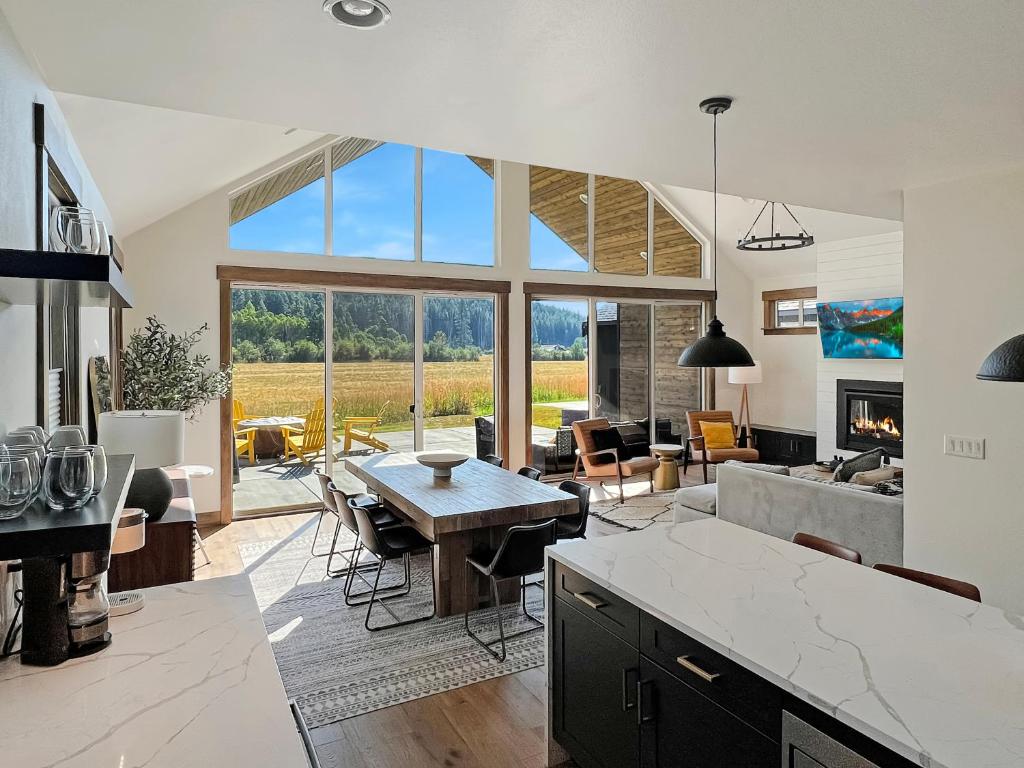 a kitchen and living room with a table and a couch at Suncadia Resort Luxury Home Next To Nelson Farm in Cle Elum