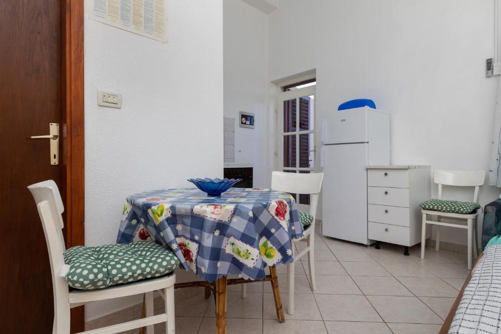 Posedenie v ubytovaní Apartments by the sea Stanici, Omis - 19750