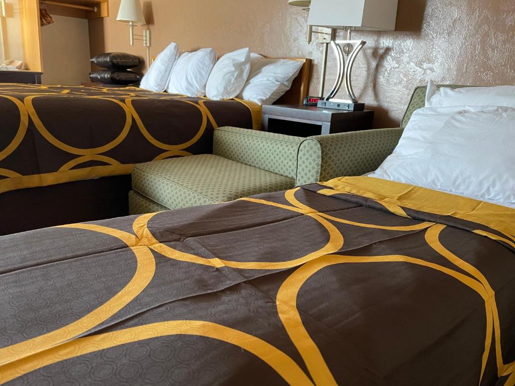 Postel nebo postele na pokoji v ubytování Super 8 by Wyndham Ketchikan