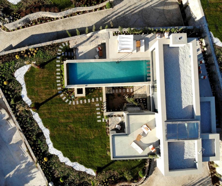 The swimming pool at or close to Vistaport A - Luxury Villa