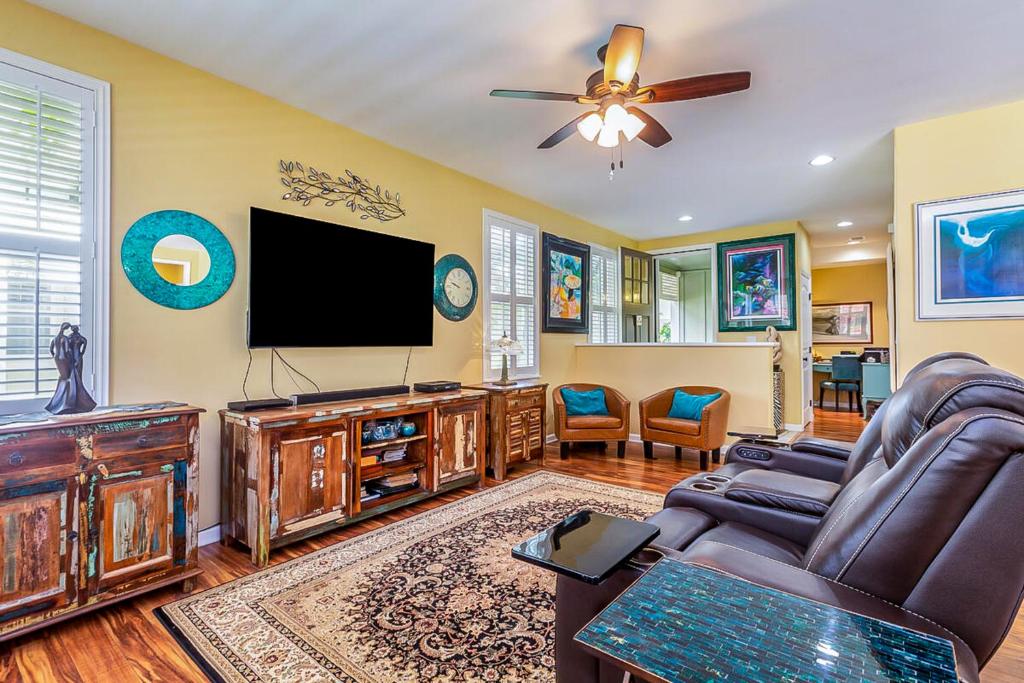 a living room with a flat screen tv and a couch at Nihilani 32B in Princeville