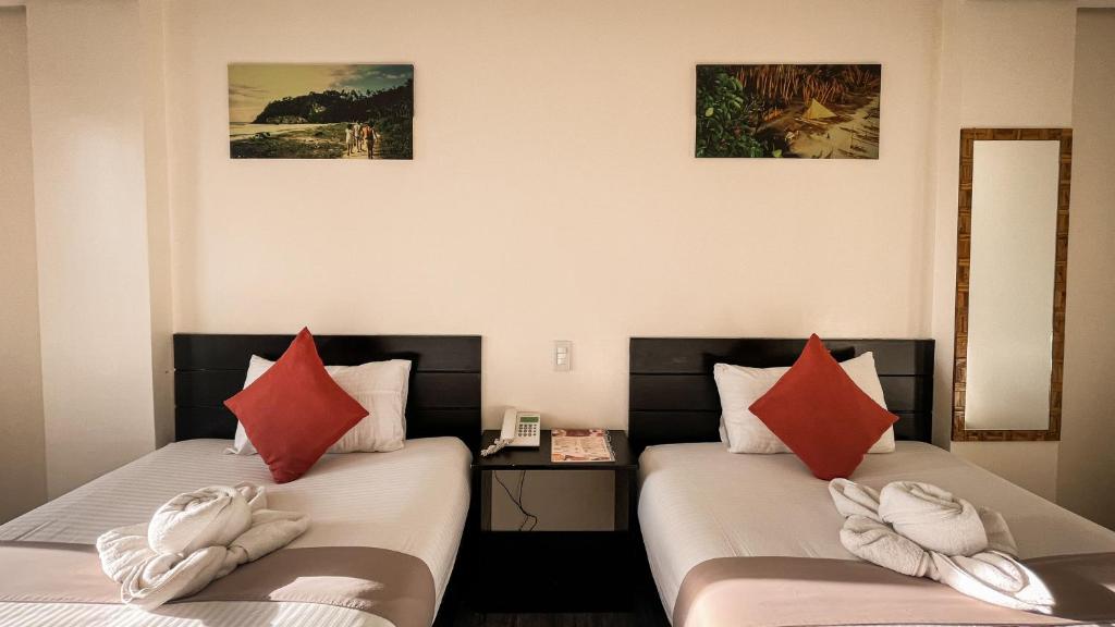 Postel nebo postele na pokoji v ubytování Navarro Hotel