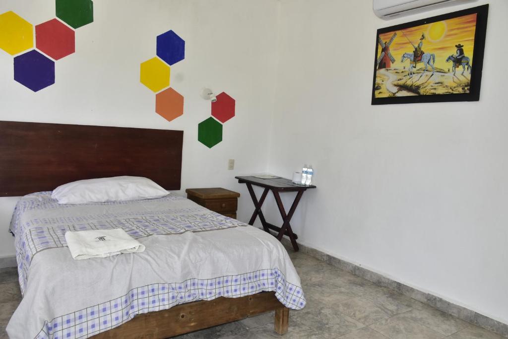 Llit o llits en una habitació de Hotel Bacaanda
