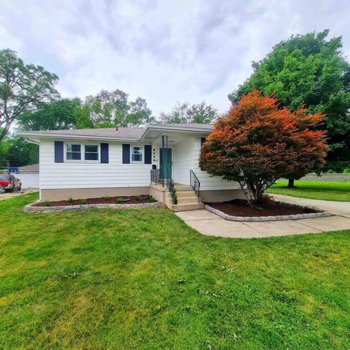 Cozy three bedroom home in Munster , Indiana. - Housity