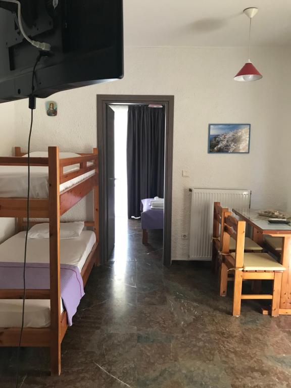 Łóżko lub łóżka w pokoju w obiekcie Chaliotis Apartments