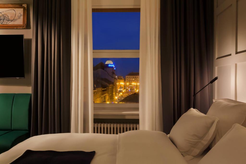 Posteľ alebo postele v izbe v ubytovaní Bona Fide Main Square Designer Apartments