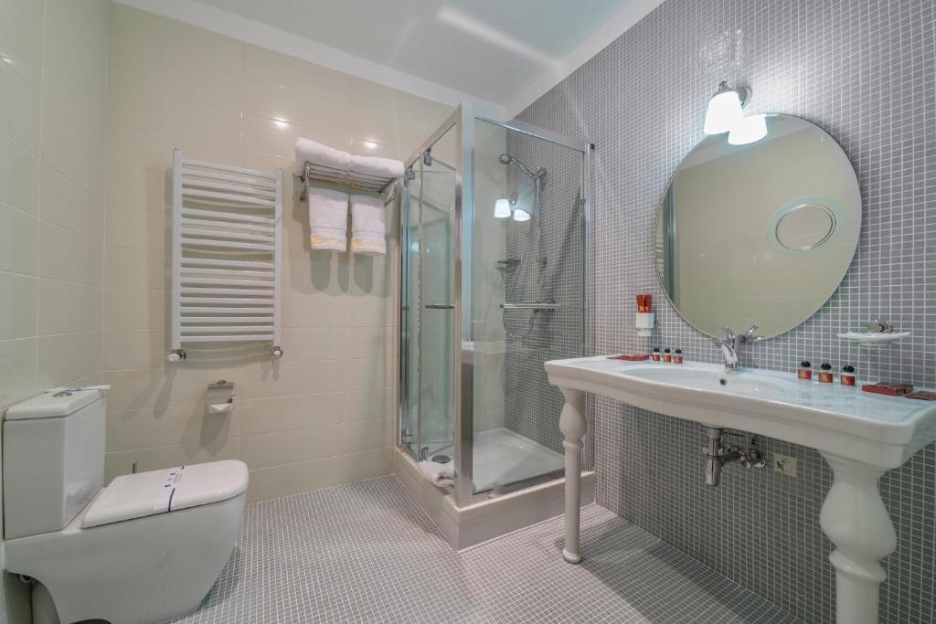 Koupelna v ubytování Alarus Luxe Hotel