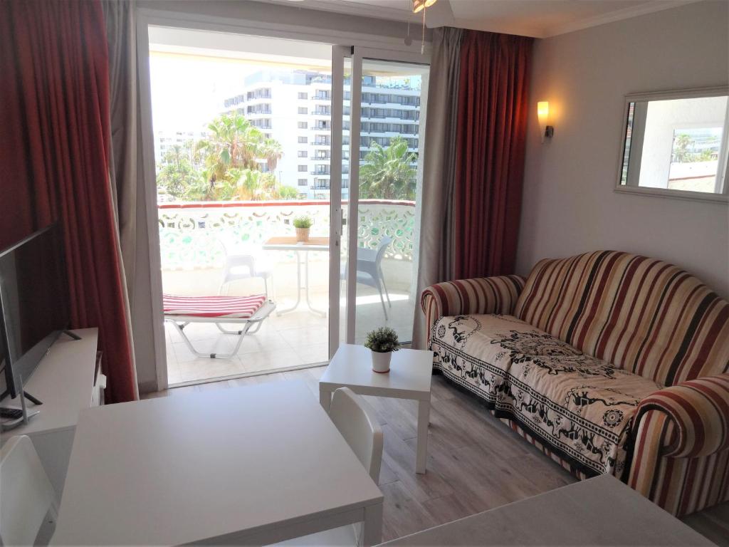 apartment with a large south-facing balcony, sea view and WIFI in Las Americas center - Appartement Met één Slaapkamer