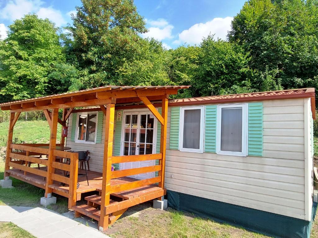 Vonkajšia záhrada v ubytovaní Lipicai Apartmanházak