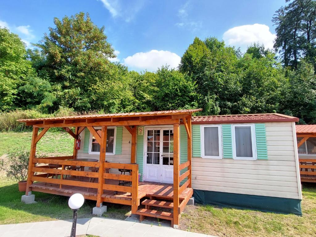 Vonkajšia záhrada v ubytovaní Lipicai Apartmanházak