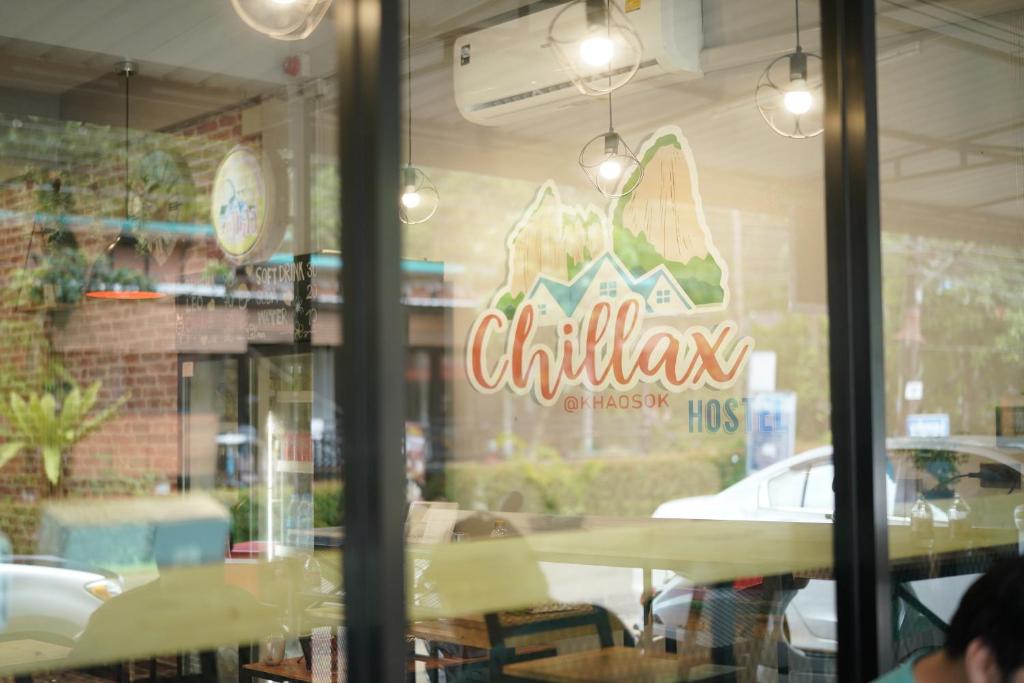 Restaurace v ubytování Chillax Khaosok Hostel - SHA Certified