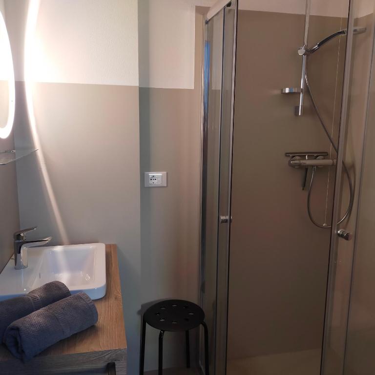 A bathroom at Ca`Rosei