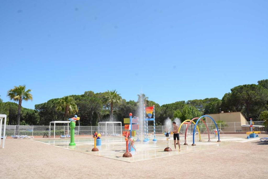 a water park with a bunch of water slides at Camping Oasis Village in Puget-sur-Argens