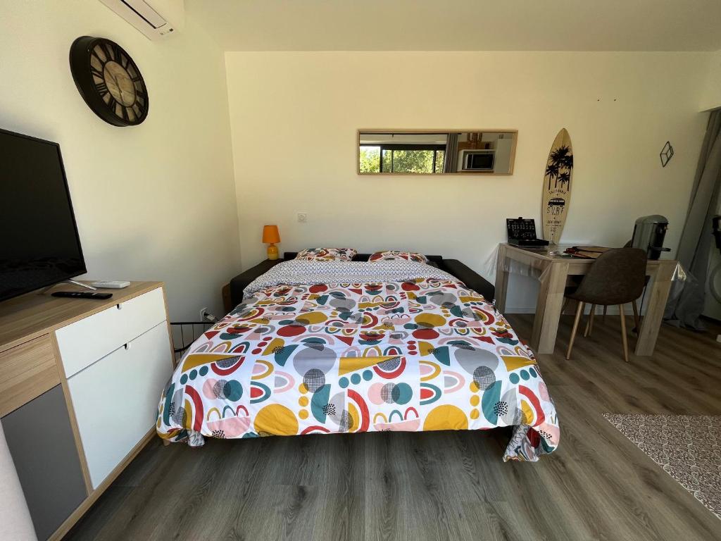 Postel nebo postele na pokoji v ubytování La cabane de ruelle