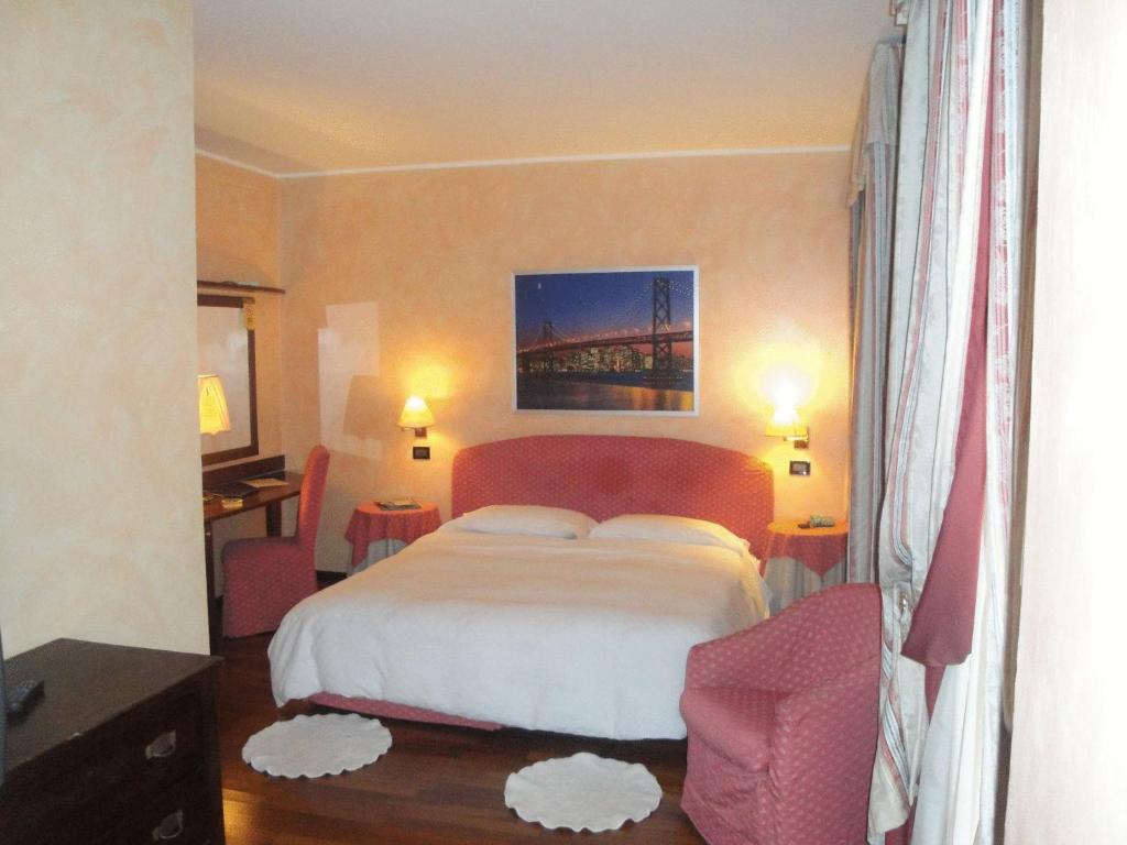 Postel nebo postele na pokoji v ubytování Hotel Due Mondi