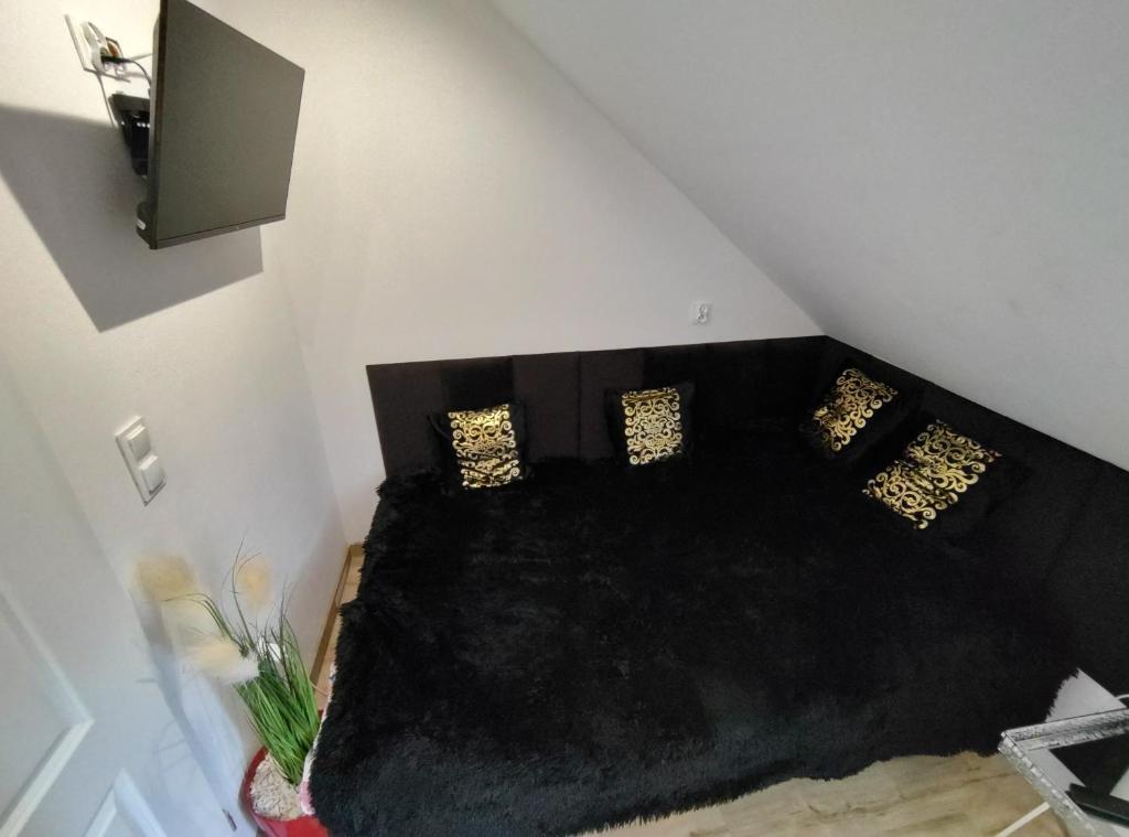 Televízia a/alebo spoločenská miestnosť v ubytovaní Apt FIONA4 Centrum700m Parking Bezpłatny Monitorowany Salon z Sypialnią Tv Łazienka Kuchnia Rekuperacja
