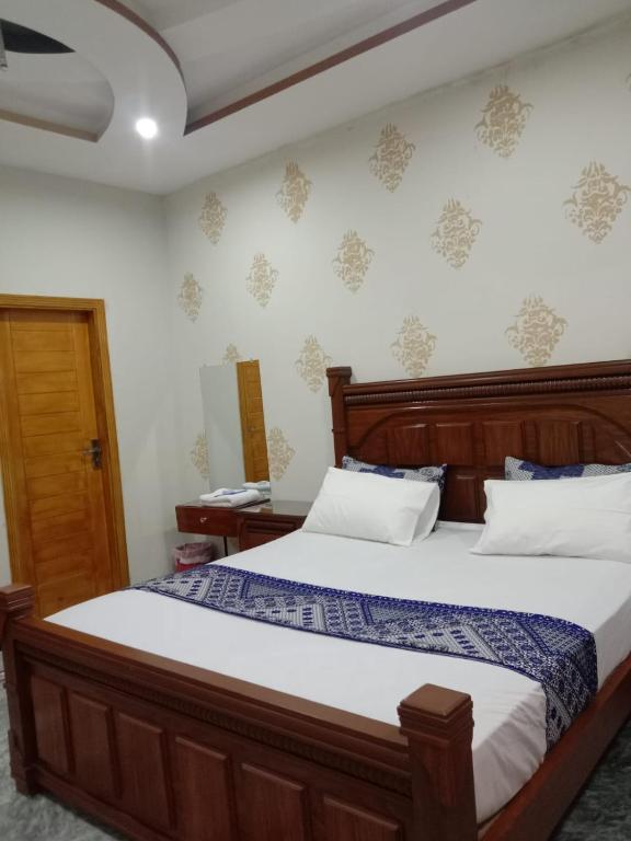 Fasil-Town Rooms Near Isb Air port - Deluxe Single Room