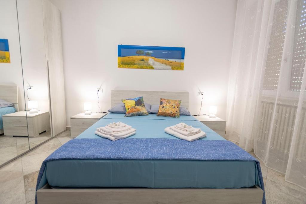 Postel nebo postele na pokoji v ubytování LE MURA Station Modern House - Parcheggio & Wi-Fi Gratis