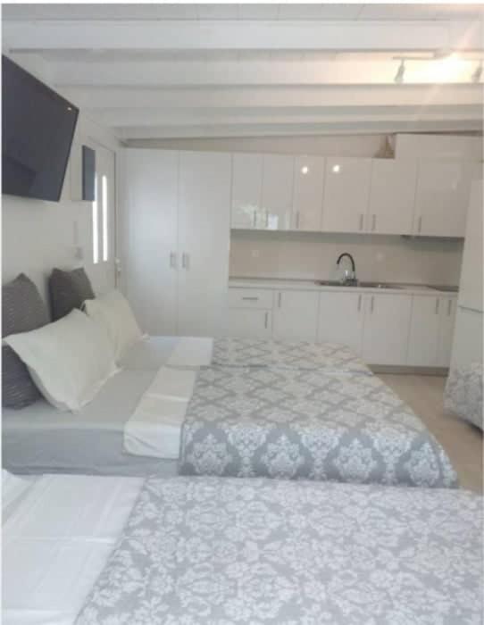 Zdjęcie z galerii obiektu Apartment close to sea w mieście Kandia