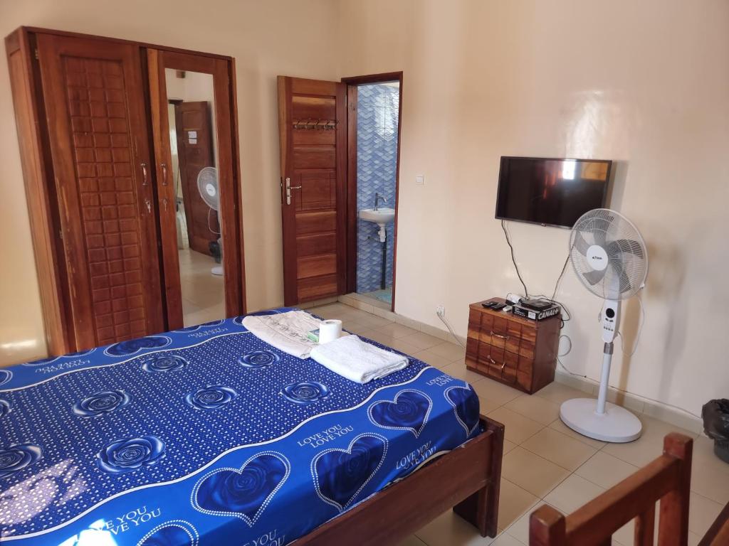 CHAMBRES PRIVEES CLIMATISEES-DOUCHES PERSONNELLES-NEFLIX-SALON - Deluxe King Room
