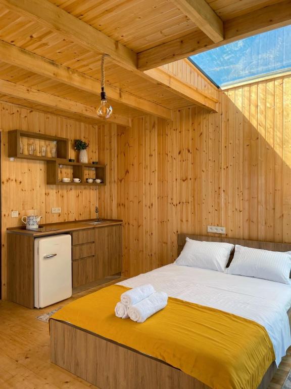Postel nebo postele na pokoji v ubytování Lemanor lodge - Mountain cottages in Georgia