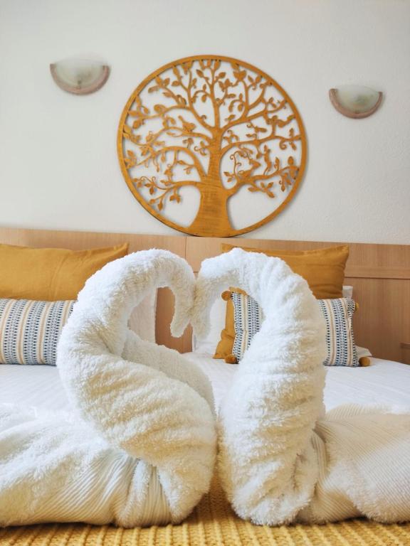 A bed or beds in a room at Guinea Nidive apartment