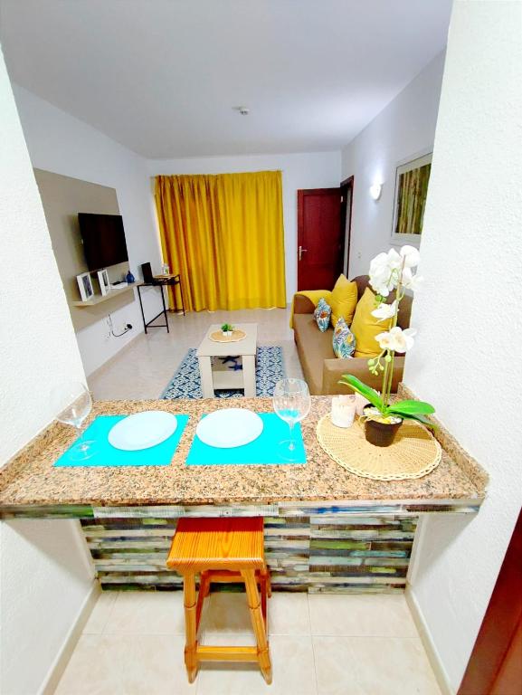 A seating area at Guinea Nidive apartment