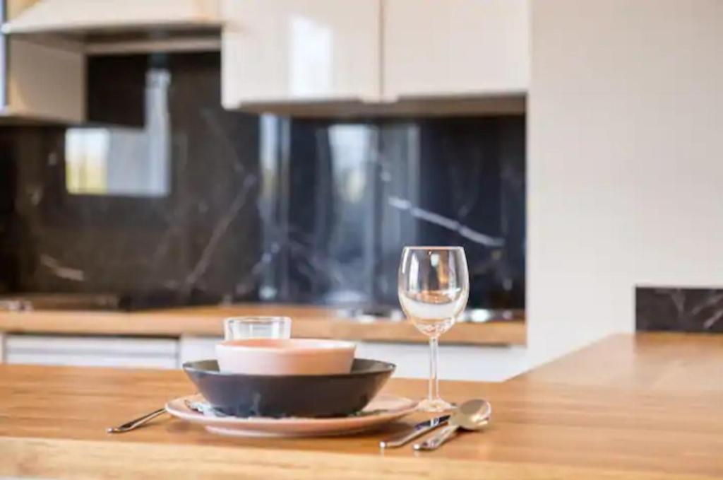 2 Appartements au Centre d'EVRY proches de PARIS - Deluxe One-Bedroom Apartment