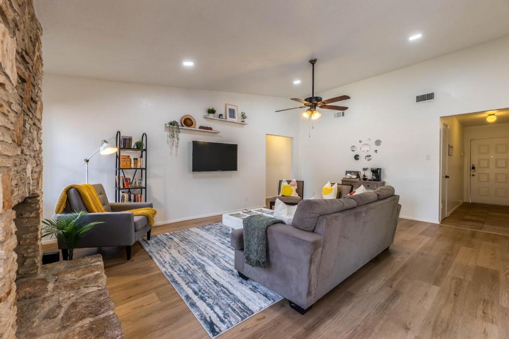 Quiet House Next To Creek & Tall Trees, Austin (updated prices 2024)