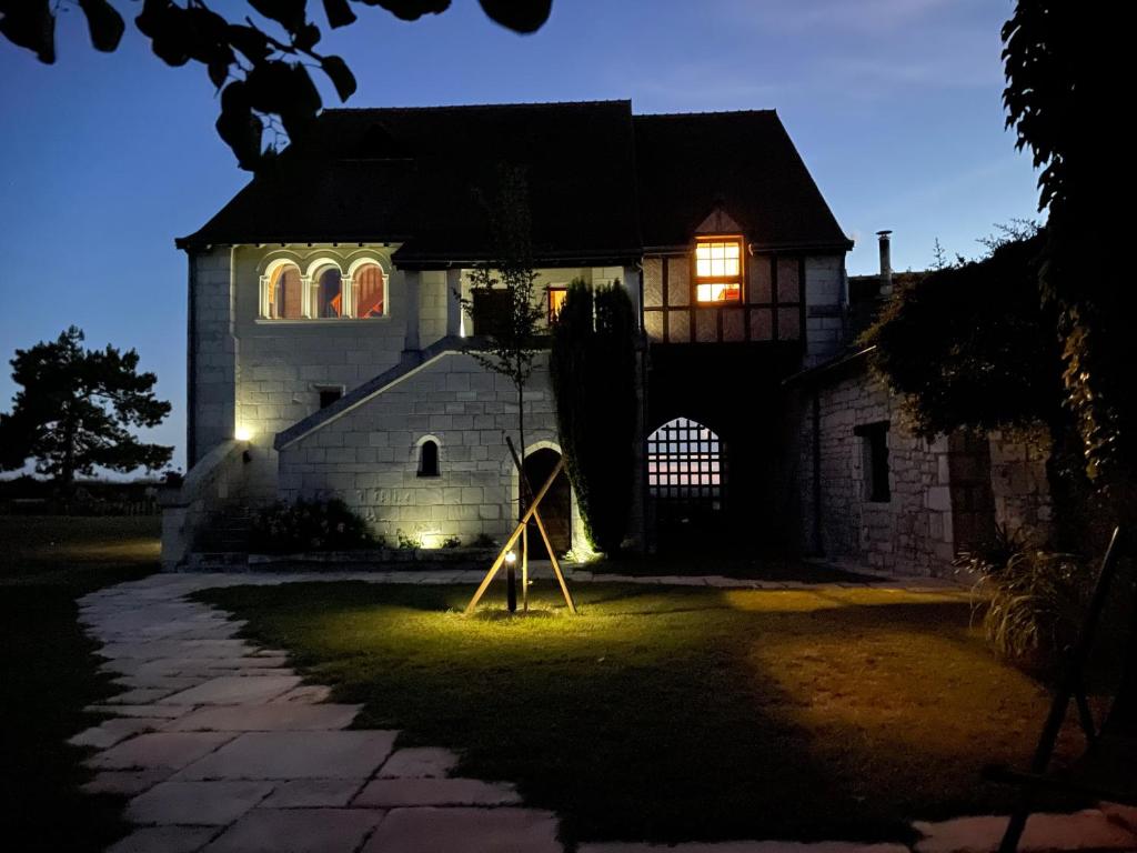 a church with a sign in front of it at night at Le Lodge de Richard, studio indépendant in Marçay