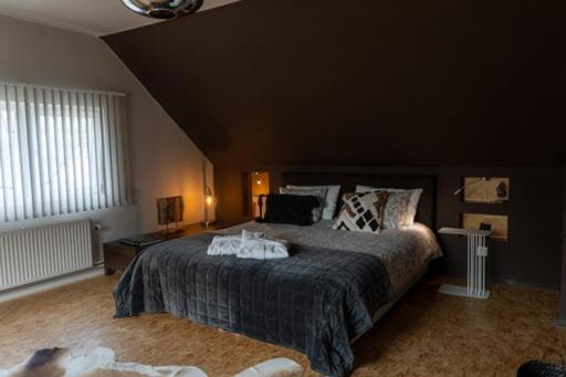Villa Plagniau tesisinde bir odada yatak veya yataklar