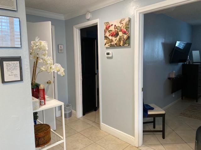 Modern 2/1 Apt near Midtown and Beaches photo