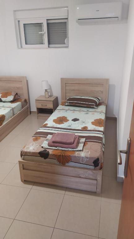 A bed or beds in a room at Mama Marina apartement near to the airport