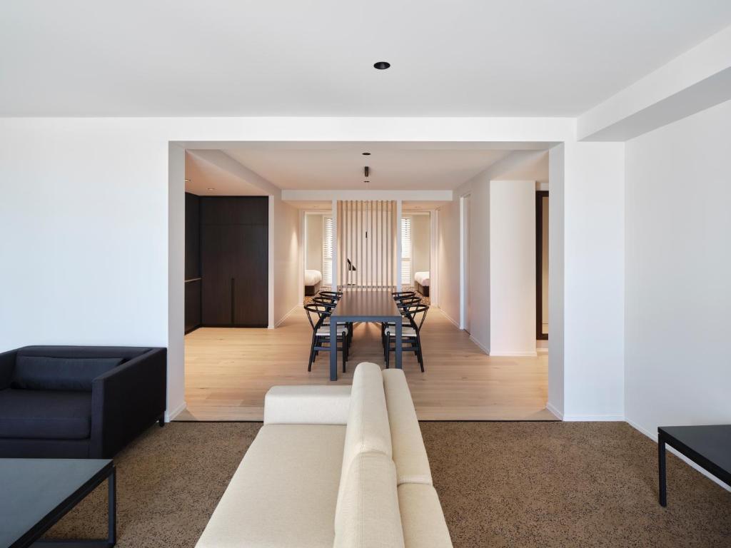 Burbury Hotel & Apartments - Resim 13