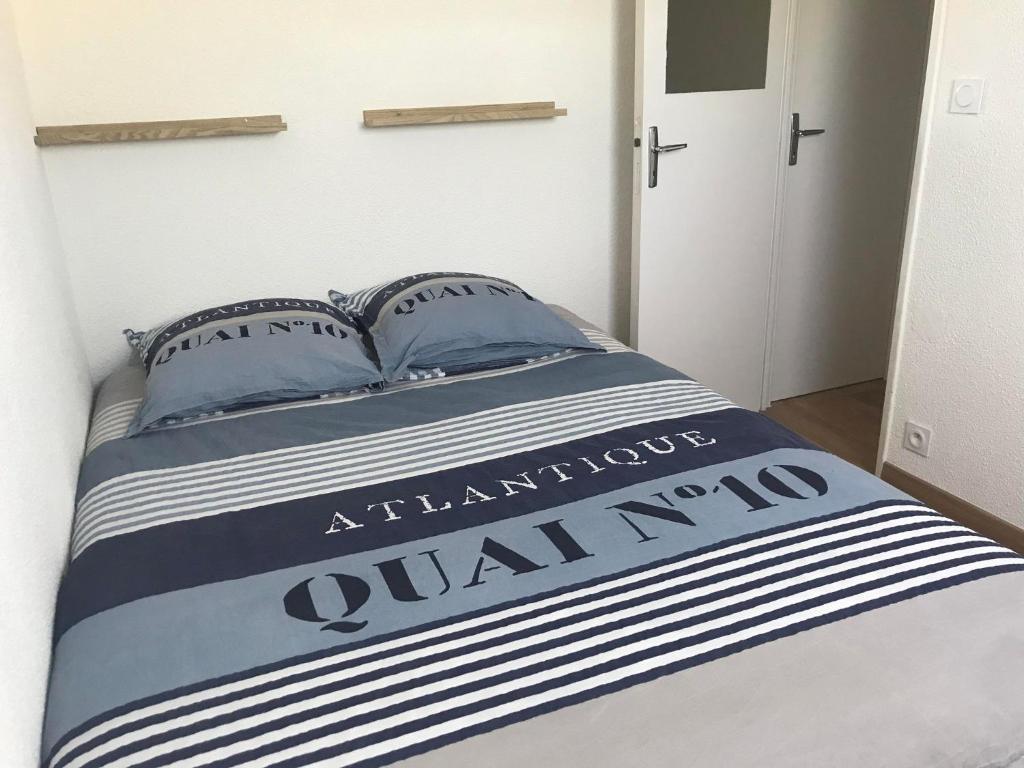 Posteľ alebo postele v izbe v ubytovaní Petite maison avec piscine à 500m de la plage