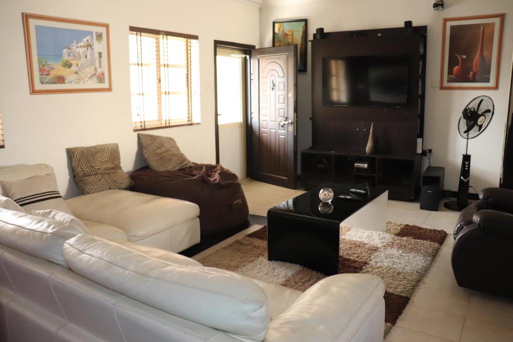 Homestay 718 - Lovely 2 Bedroom Flat in VI - Housity